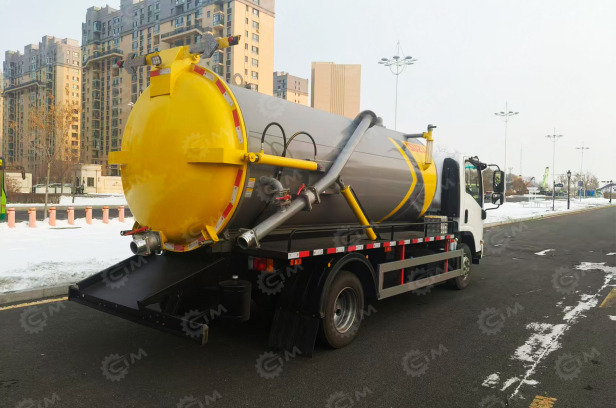 Илосос на шасси ISUZU 4x2 дв 177kw объем бочки 15м3 насос SK-15 - Ассенизатор, илосос: фото 2 Илосос на шасси ISUZU 4x2 дв 177kw объем бочки 15м3 насос SK-15 - Ассенизатор, илосос: фото 2