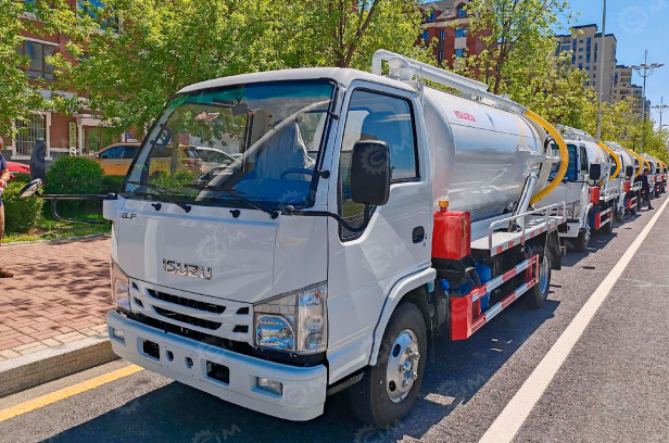 Илосос на шасси ISUZU 4x2 дв 96kw объем бочки 3м3 насос XD-240 - Ассенизатор, илосос: фото 1 Илосос на шасси ISUZU 4x2 дв 96kw объем бочки 3м3 насос XD-240 - Ассенизатор, илосос: фото 1
