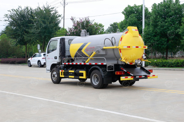 Илосос на шасси ISUZU 4x2 дв 96kw объем бочки 5м3 насос SK-9 сливное и всасывающее отверстие 10 - Ассенизатор: фото 1 Илосос на шасси ISUZU 4x2 дв 96kw объем бочки 5м3 насос SK-9 сливное и всасывающее отверстие 10 - Ассенизатор: фото 1