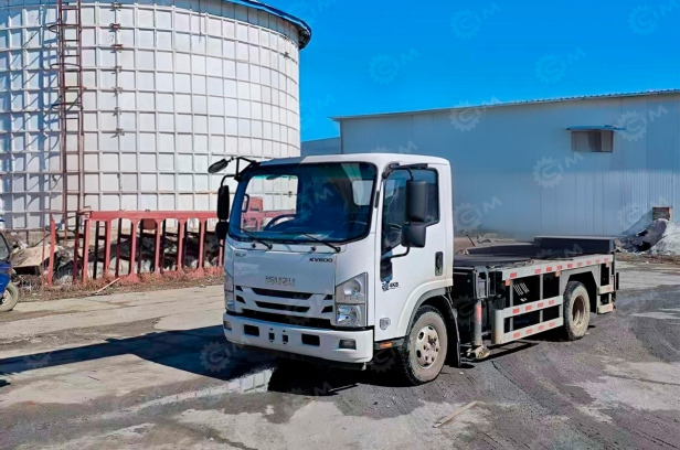 Илосос на шасси ISUZU 4x2 дв 96kw объем бочки 5м3 насос XD-360 кабина Elf KV600 - Ассенизатор, илосос: фото 1 Илосос на шасси ISUZU 4x2 дв 96kw объем бочки 5м3 насос XD-360 кабина Elf KV600 - Ассенизатор, илосос: фото 1