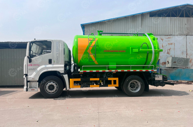 Илосос на шасси ISUZU 4x4 дв 139kw бочка 8м3 насос XD-360 - Ассенизатор: фото 1 Илосос на шасси ISUZU 4x4 дв 139kw бочка 8м3 насос XD-360 - Ассенизатор: фото 1