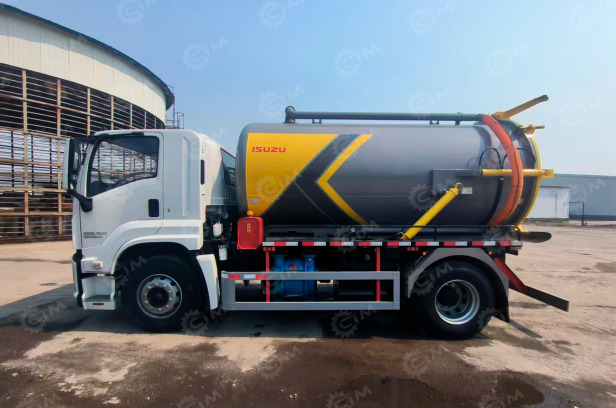 Илосос на шасси ISUZU 4x4 дв 151kw бочка 10м3 насос Jurop DL250 - Ассенизатор, илосос: фото 1 Илосос на шасси ISUZU 4x4 дв 151kw бочка 10м3 насос Jurop DL250 - Ассенизатор, илосос: фото 1