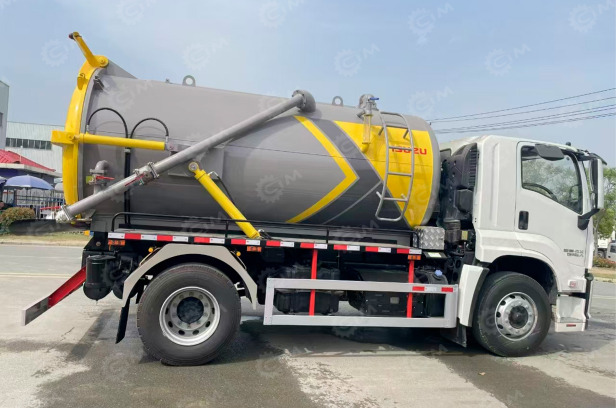 Илосос на шасси ISUZU 4x4 дв 151kw бочка 10м3 насос SK-12 720м3ч - Ассенизатор, илосос: фото 1 Илосос на шасси ISUZU 4x4 дв 151kw бочка 10м3 насос SK-12 720м3ч - Ассенизатор, илосос: фото 1