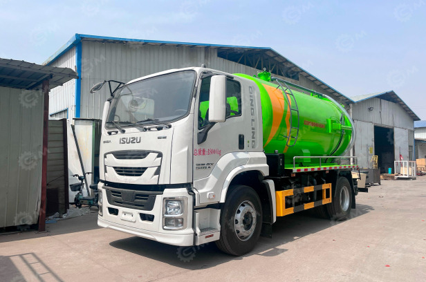 Илосос на шасси ISUZU 4x4 дв 177kw бочка 12м3 насос PN155 910 м3ч нержавеющий отражатель, гидра - Ассенизатор: фото 1 Илосос на шасси ISUZU 4x4 дв 177kw бочка 12м3 насос PN155 910 м3ч нержавеющий отражатель, гидра - Ассенизатор: фото 1