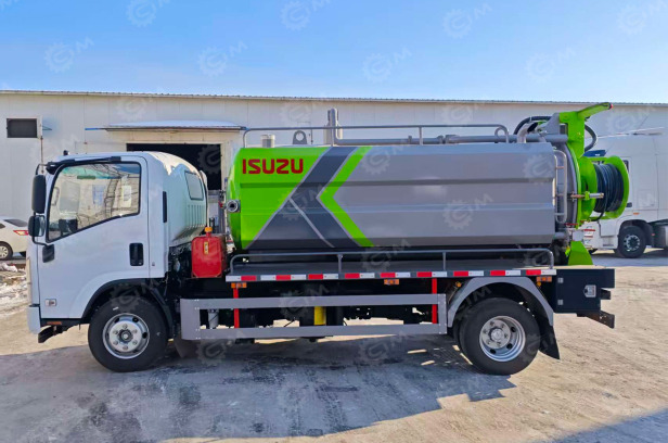 Илосос с размывом (каналопромывочная машина) на шасси ISUZU 4x2 дв 139kw бочка для сточных вод - Ассенизатор, илосос: фото 1 Илосос с размывом (каналопромывочная машина) на шасси ISUZU 4x2 дв 139kw бочка для сточных вод - Ассенизатор, илосос: фото 1