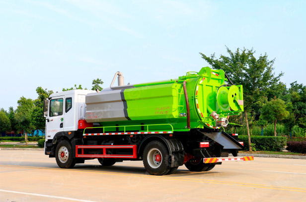 Илосос с размывом (каналопромывочная машина) на шасси ISUZU 4x2 дв 151kw бочка для сточных вод - Ассенизатор, илосос: фото 1 Илосос с размывом (каналопромывочная машина) на шасси ISUZU 4x2 дв 151kw бочка для сточных вод - Ассенизатор, илосос: фото 1