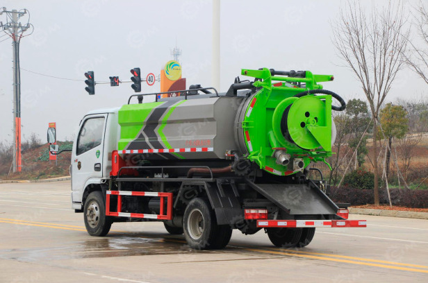 Илосос с размывом (каналопромывочная машина) на шасси ISUZU 4x2 дв 151kw кабина Elf бочка для с - Ассенизатор: фото 1 Илосос с размывом (каналопромывочная машина) на шасси ISUZU 4x2 дв 151kw кабина Elf бочка для с - Ассенизатор: фото 1