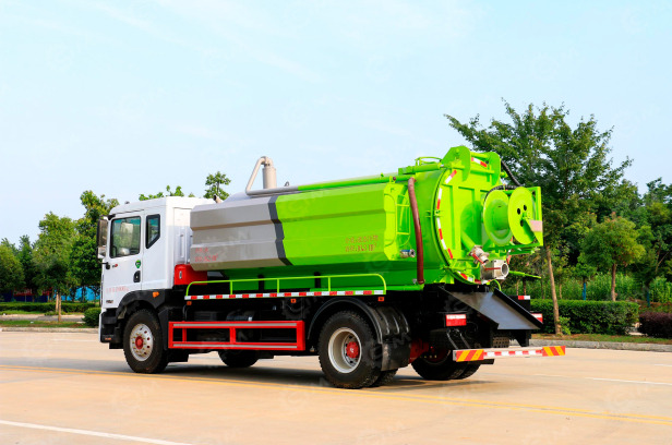 Илосос с размывом (каналопромывочная машина) на шасси ISUZU 4x2 дв 177kw бочка для сточных вод - Ассенизатор, илосос: фото 1 Илосос с размывом (каналопромывочная машина) на шасси ISUZU 4x2 дв 177kw бочка для сточных вод - Ассенизатор, илосос: фото 1