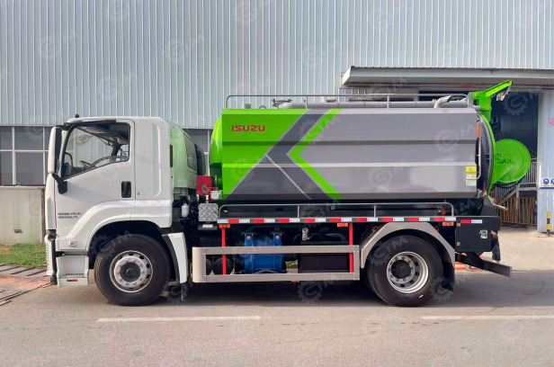 Илосос с размывом (каналопромывочная машина) на шасси ISUZU 4x4 дв 177kw бочка для сточных вод - Ассенизатор: фото 1 Илосос с размывом (каналопромывочная машина) на шасси ISUZU 4x4 дв 177kw бочка для сточных вод - Ассенизатор: фото 1