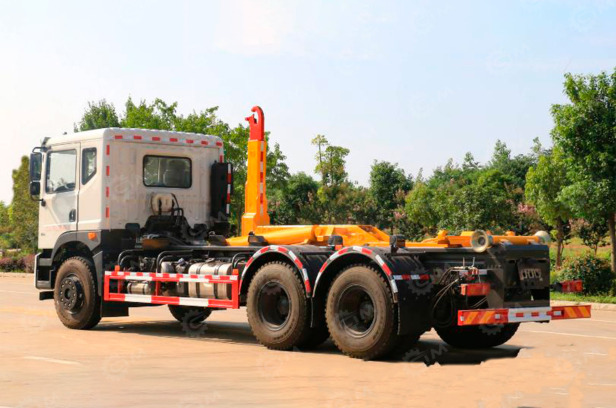 Крюковой погрузчик (мультилифт) на шасси ISUZU 6x4 дв 279kw гп 25 тонн - Крюковой мультилифт: фото 1 Крюковой погрузчик (мультилифт) на шасси ISUZU 6x4 дв 279kw гп 25 тонн - Крюковой мультилифт: фото 1