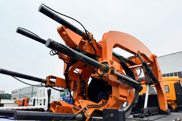 Установка для пересадки деревьев C200-8 диаметр 2м без шасси - Лесозаготовительная техника: фото 1 Установка для пересадки деревьев C200-8 диаметр 2м без шасси - Лесозаготовительная техника: фото 1