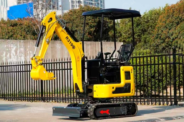 Мини-экскаватор RIPPA R319 двигатель KUBOTA с поворотной стрелой и раздвижными гусеницами 35дн - Мини-экскаватор: фото 2 Мини-экскаватор RIPPA R319 двигатель KUBOTA с поворотной стрелой и раздвижными гусеницами 35дн - Мини-экскаватор: фото 2
