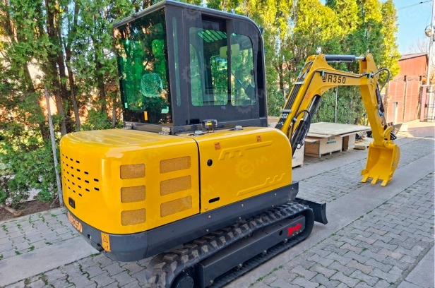 Мини-экскаватор RIPPA R350 с поворотной стрелой, дв Kubota V1505, 4 цилиндра - Мини-экскаватор: фото 1 Мини-экскаватор RIPPA R350 с поворотной стрелой, дв Kubota V1505, 4 цилиндра - Мини-экскаватор: фото 1