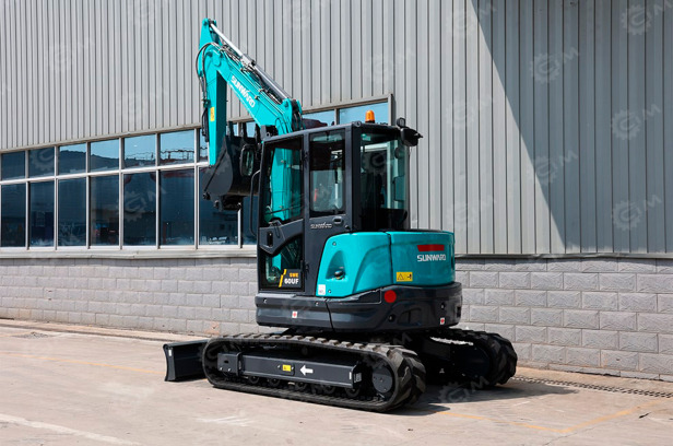 Мини-экскаватор Sunward SWE60F-3 быстросъем, гидромолот, резиновые накладки, фреза для асфальта - Мини-экскаватор: фото 1 Мини-экскаватор Sunward SWE60F-3 быстросъем, гидромолот, резиновые накладки, фреза для асфальта - Мини-экскаватор: фото 1