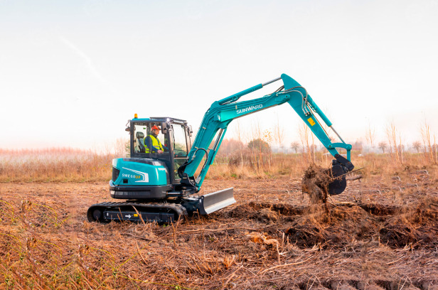 Мини-экскаватор Sunward SWE60F с резиновыми гусеницами - Мини-экскаватор: фото 1 Мини-экскаватор Sunward SWE60F с резиновыми гусеницами - Мини-экскаватор: фото 1