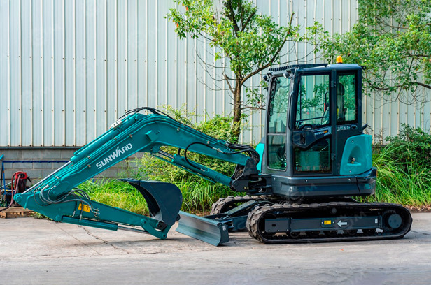 Мини-экскаватор гусеничный SUNWARD SWE60UF - Мини-экскаватор: фото 1 Мини-экскаватор гусеничный SUNWARD SWE60UF - Мини-экскаватор: фото 1