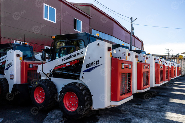 Мини погрузчик LONKING CDM312 дв xinchai с ковшом, гидравлической щеткой, гидромолом, отвалом - Мини-погрузчик с бортовым поворотом: фото 1 Мини погрузчик LONKING CDM312 дв xinchai с ковшом, гидравлической щеткой, гидромолом, отвалом - Мини-погрузчик с бортовым поворотом: фото 1