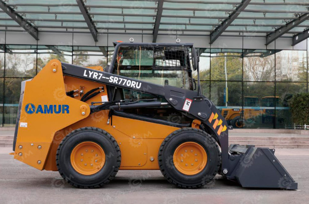 Мини-погрузчик LYR7 SR770RU (XCMG XC770RU) - Мини-погрузчик с бортовым поворотом: фото 1 Мини-погрузчик LYR7 SR770RU (XCMG XC770RU) - Мини-погрузчик с бортовым поворотом: фото 1
