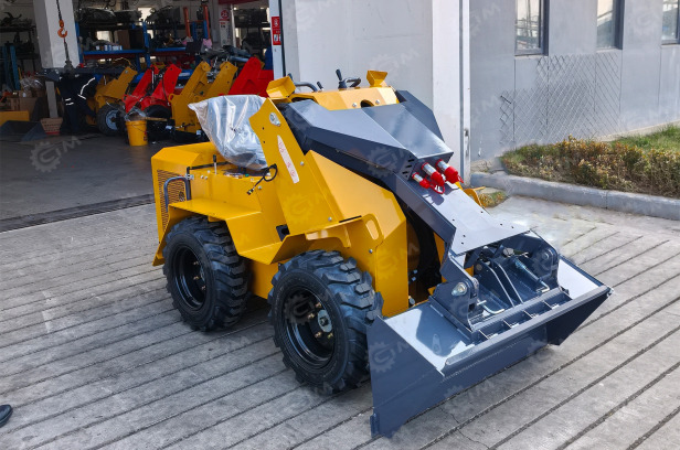 Мини-погрузчик SAAO S940 гп 350кг, ковш 0,12м3, c навесом, 2-х цилиндровый дв, дизель - Мини-погрузчик (с бортовым поворотом): фото 1 Мини-погрузчик SAAO S940 гп 350кг, ковш 0,12м3, c навесом, 2-х цилиндровый дв, дизель - Мини-погрузчик (с бортовым поворотом): фото 1