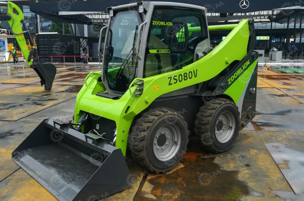 Мини-погрузчик ZOOMLION ZS080V ковш 0,4м3, вилы - Мини-погрузчик (с бортовым поворотом): фото 1 Мини-погрузчик ZOOMLION ZS080V ковш 0,4м3, вилы - Мини-погрузчик (с бортовым поворотом): фото 1