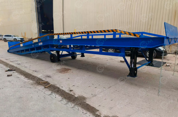 Мобильная рампа (передвижная эстакада) - Погрузочная рампа: фото 1 Мобильная рампа (передвижная эстакада) - Погрузочная рампа: фото 1