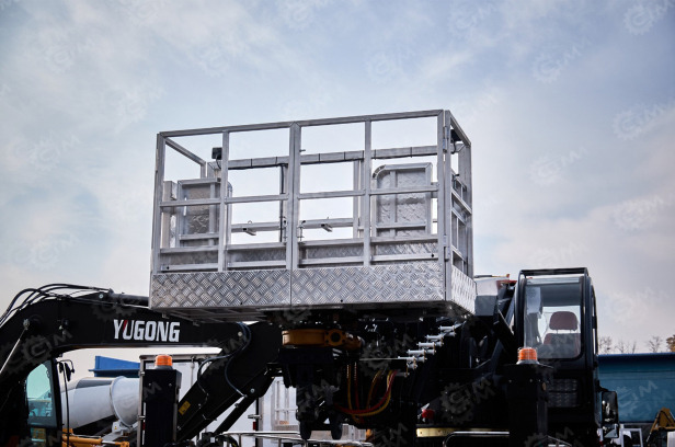 Монтажная люлька (корзина) автовышки 45м - Монтажная корзина: фото 1 Монтажная люлька (корзина) автовышки 45м - Монтажная корзина: фото 1