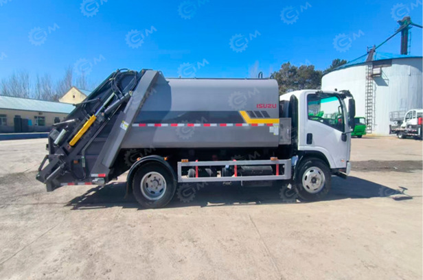Мусоровоз на шасси ISUZU 4x2 дв 151Kw гп 9 т объем 10м3 c функцией мойки и дезинфекции контейне - Мусоровоз: фото 1 Мусоровоз на шасси ISUZU 4x2 дв 151Kw гп 9 т объем 10м3 c функцией мойки и дезинфекции контейне - Мусоровоз: фото 1