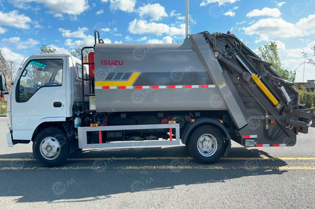 Мусоровоз на шасси ISUZU 4x2 дв 96Kw объем 3м3 - Мусоровоз: фото 1 Мусоровоз на шасси ISUZU 4x2 дв 96Kw объем 3м3 - Мусоровоз: фото 1