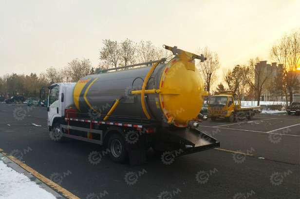 Надстройка к ассенизатору бочка 6м3 насос XD-240 с открывающейся задней крышкой боковой способ - Ассенизатор, илосос: фото 1 Надстройка к ассенизатору бочка 6м3 насос XD-240 с открывающейся задней крышкой боковой способ - Ассенизатор, илосос: фото 1