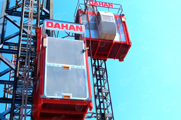 Подъёмник мачтовый грузо-пасажирский Dahan SC200 1 кабина, высота 160м гп 2т - Вертикальный мачтовый подъемник: фото 1 Подъёмник мачтовый грузо-пасажирский Dahan SC200 1 кабина, высота 160м гп 2т - Вертикальный мачтовый подъемник: фото 1
