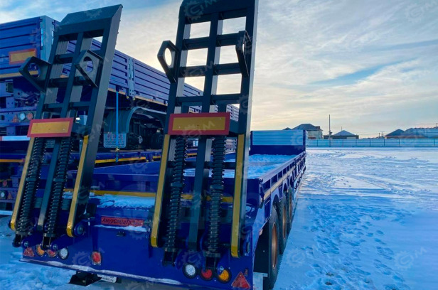 Полуприцеп-трал с уширителями AMUR LYR9606TDP 16400х2500х3000 рессоры 10х10х10, шины 235.75R17. - Низкорамный полуприцеп: фото 1 Полуприцеп-трал с уширителями AMUR LYR9606TDP 16400х2500х3000 рессоры 10х10х10, шины 235.75R17. - Низкорамный полуприцеп: фото 1