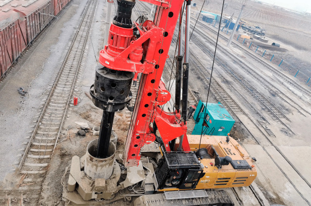 Роторная буровая установка SANY SR315S - Буровая машина: фото 1 Роторная буровая установка SANY SR315S - Буровая машина: фото 1