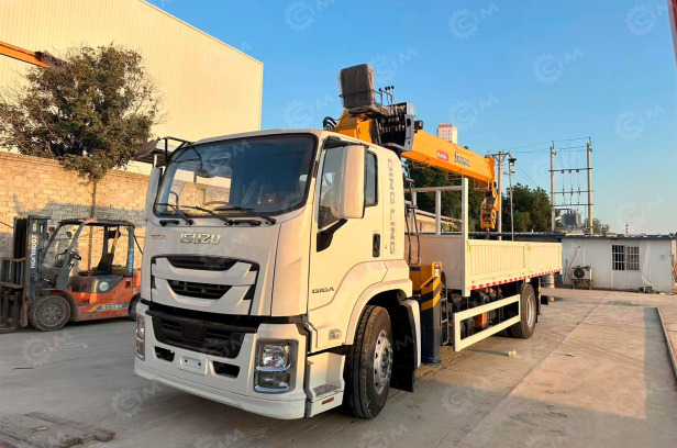 Самосвал ISUZU 4х4 дв 151kw гп 7т, кму XCMG SQS200HII гп 8т, 5 секций, стрела 18,75м, длина борта 6м, - Самосвал: фото 1 Самосвал ISUZU 4х4 дв 151kw гп 7т, кму XCMG SQS200HII гп 8т, 5 секций, стрела 18,75м, длина борта 6м, - Самосвал: фото 1