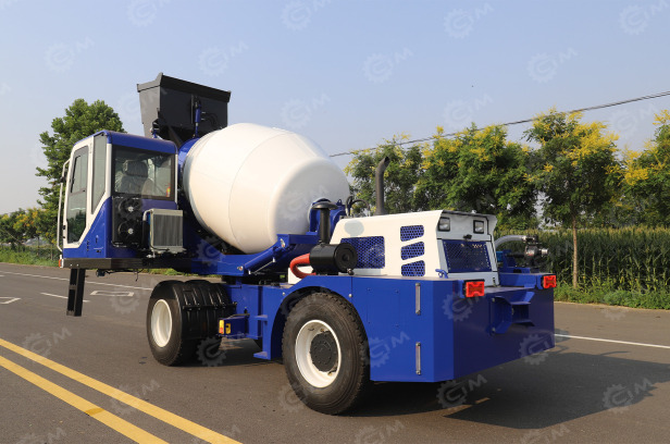 Самозагружающий автобетоносмеситель YUGONG SDM4000 шарнирно-сочлененной раме - Автобетоносмеситель: фото 1 Самозагружающий автобетоносмеситель YUGONG SDM4000 шарнирно-сочлененной раме - Автобетоносмеситель: фото 1