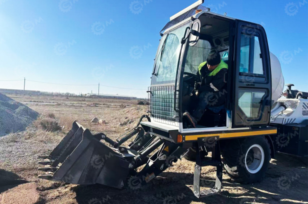 Самозагружающий самоходный автобетоносмеситель AIMIX AS-4.5В вибродвигатель на ковше и приемном - Автобетоносмеситель: фото 1 Самозагружающий самоходный автобетоносмеситель AIMIX AS-4.5В вибродвигатель на ковше и приемном - Автобетоносмеситель: фото 1