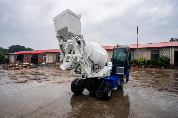 Самозагружающий самоходный бетоносмеситель YUGONG SDM1200 ковш с гидрозапором - Автобетоносмеситель: фото 1 Самозагружающий самоходный бетоносмеситель YUGONG SDM1200 ковш с гидрозапором - Автобетоносмеситель: фото 1