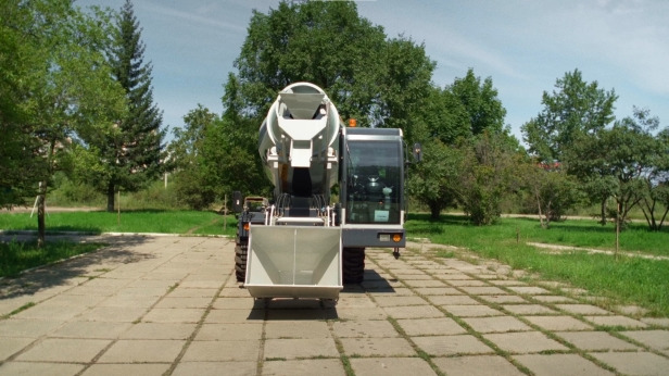 Самозагружающий самоходный бетоносмеситель YUGONG SDM5500 c дополнительными опциями - Автобетоносмеситель: фото 1 Самозагружающий самоходный бетоносмеситель YUGONG SDM5500 c дополнительными опциями - Автобетоносмеситель: фото 1