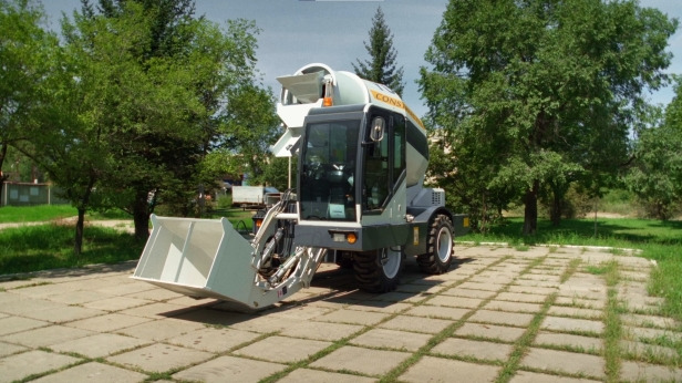 Самозагружающий самоходный бетоносмеситель YUGONG SDM5500 c дополнительными опциями - Автобетоносмеситель: фото 3 Самозагружающий самоходный бетоносмеситель YUGONG SDM5500 c дополнительными опциями - Автобетоносмеситель: фото 3