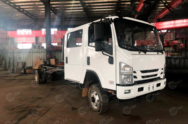Шасси ISUZU 4х4 дв 88kw 100P двойная кабина общая масса 4495кг - Грузовик-шасси: фото 1 Шасси ISUZU 4х4 дв 88kw 100P двойная кабина общая масса 4495кг - Грузовик-шасси: фото 1