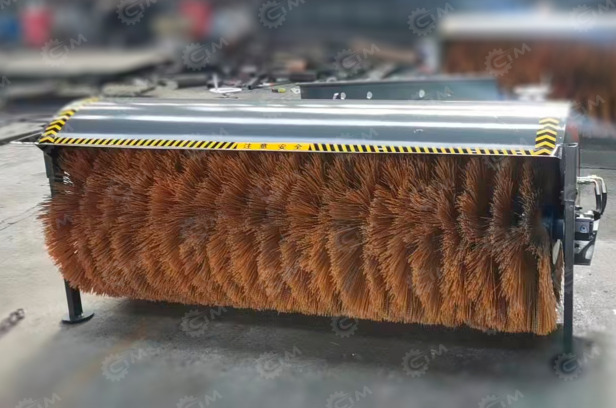 Щетка коммунальная (гидравлическая) на экскаватор-погрузчик YUGONG WZ30-25 диаметр 650 мм, шири - Щетка: фото 2 Щетка коммунальная (гидравлическая) на экскаватор-погрузчик YUGONG WZ30-25 диаметр 650 мм, шири - Щетка: фото 2