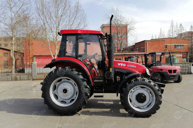 Трактор YTO EX804 ковш, отвал для снега, щетка - Трактор: фото 1 Трактор YTO EX804 ковш, отвал для снега, щетка - Трактор: фото 1