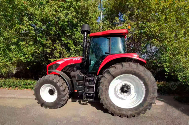 Трактор YTO-LX2404 - Трактор: фото 1 Трактор YTO-LX2404 - Трактор: фото 1