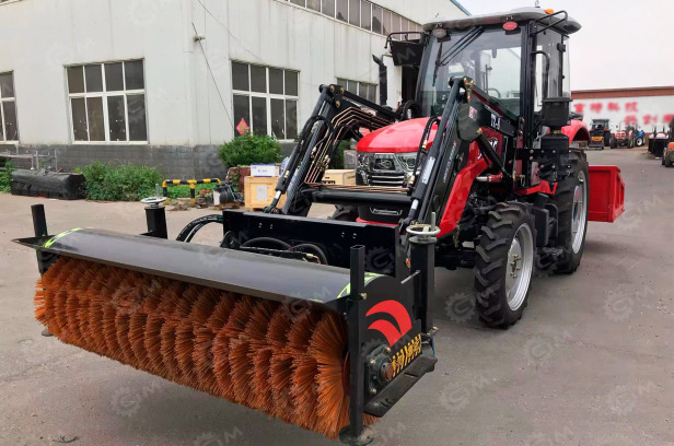 Трактор YTO NLX904 ковш, отвал для снега, щетка - Трактор: фото 1 Трактор YTO NLX904 ковш, отвал для снега, щетка - Трактор: фото 1