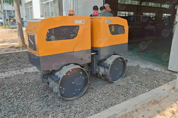 Траншейный виброкаток SDBM BMRS18 дизелный (дв. YANMAR 24л.с.) - Каток тротуарный: фото 1 Траншейный виброкаток SDBM BMRS18 дизелный (дв. YANMAR 24л.с.) - Каток тротуарный: фото 1