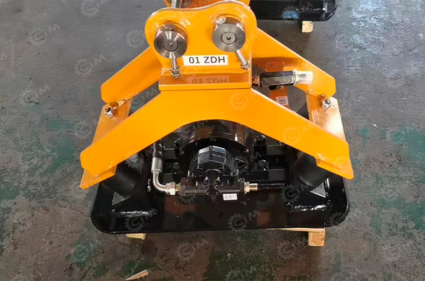 Вибротрамбовка на экскаватор гусеничный YUGONG YG45 - Виброплита: фото 1 Вибротрамбовка на экскаватор гусеничный YUGONG YG45 - Виброплита: фото 1