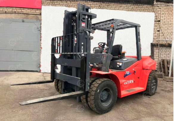 Вилочный погрузчик Heli CPCD70-QC1K2 гп 7т высота подъема 7м, каретка смещения, 3 секции свобод - Дизельный погрузчик: фото 1 Вилочный погрузчик Heli CPCD70-QC1K2 гп 7т высота подъема 7м, каретка смещения, 3 секции свобод - Дизельный погрузчик: фото 1