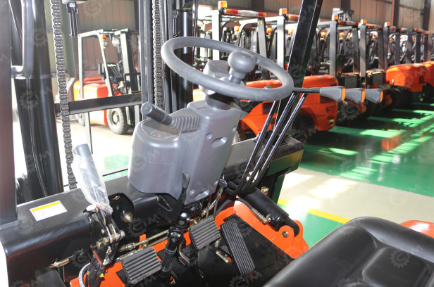 Вилочный погрузчик VMAX CPCD30 гп 3т, высота подъема 3м, удлинитель для вил 2м, шины пневматиче - Дизельный погрузчик: фото 2 Вилочный погрузчик VMAX CPCD30 гп 3т, высота подъема 3м, удлинитель для вил 2м, шины пневматиче - Дизельный погрузчик: фото 2