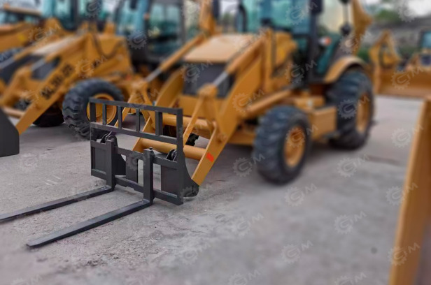 Вилы палетные на экскаватор-погрузчик YUGONG WZ30-25 - Вилы: фото 1 Вилы палетные на экскаватор-погрузчик YUGONG WZ30-25 - Вилы: фото 1