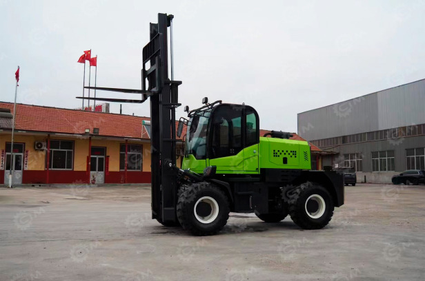 Внедорожный вилочный погрузчик ZHONGHAN Т50A гп 5т высота подъема 4.5м, шарнирно-сочленённая ра - Дизельный погрузчик: фото 1 Внедорожный вилочный погрузчик ZHONGHAN Т50A гп 5т высота подъема 4.5м, шарнирно-сочленённая ра - Дизельный погрузчик: фото 1