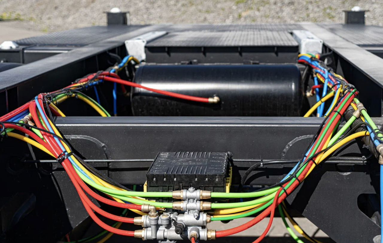 Новый Полуприцеп-контейнеровоз/ Сменный кузов Полуприцеп контейнеровоз Bonum 914295-05, 2024: фото 6